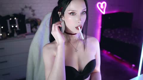 Snapshot of uindi chatting on 03/10/25, 06:56 Izzy online show from 03/10/25, 06:56