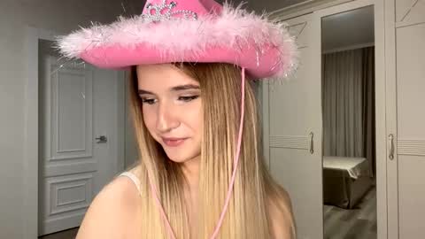 Vikki online show from 12/05/25, 05:53