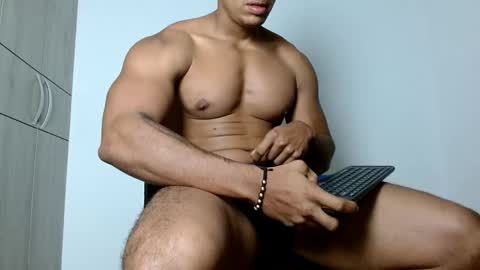 Snapshot of ulisess15 chatting on 05/14/26, 10:33 Felipe model independent online show from 05/14/26, 10:33