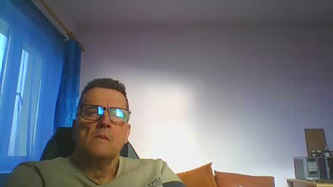 ulmeni4 online show from 01/15/25, 11:43