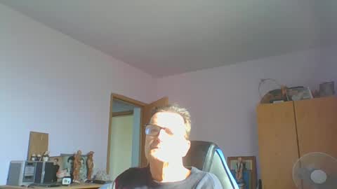 ulmeni4 online show from 03/04/25, 11:08