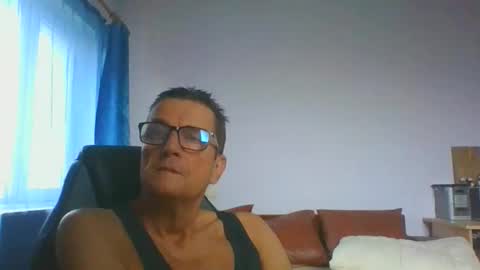 ulmeni4 online show from 10/16/25, 06:03