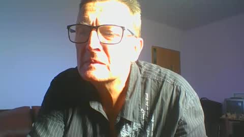 ulmeni4 online show from 10/17/25, 10:18