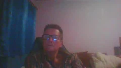 ulmeni4 online show from 10/22/25, 06:18