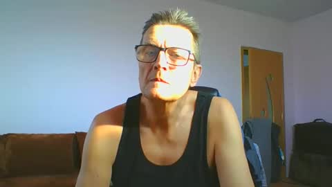 ulmeni4 online show from 12/03/25, 08:23