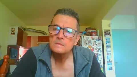 ulmeni4 online show from 04/21/26, 11:38