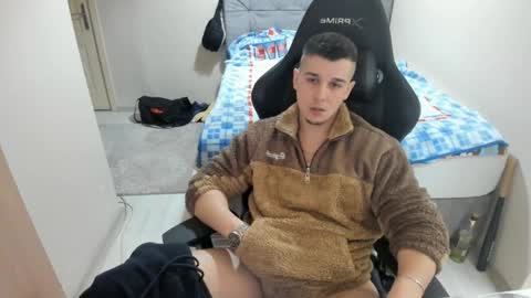 Snapshot of ulxer chatting on 12/21/24, 08:10 hi im mike tyson - online show from 12/21/24, 08:10