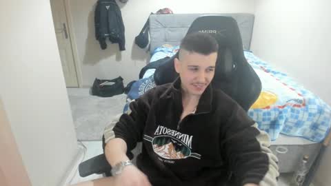 Snapshot of ulxer chatting on 02/06/25, 11:04 hi im mike tyson - online show from 02/06/25, 11:04