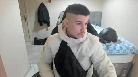 Snapshot of ulxer chatting on 02/13/25, 07:21 hi im mike tyson - online show from 02/13/25, 07:21
