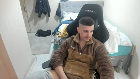 Snapshot of ulxer chatting on 02/20/25, 10:15 hi im mike tyson - online show from 02/20/25, 10:15