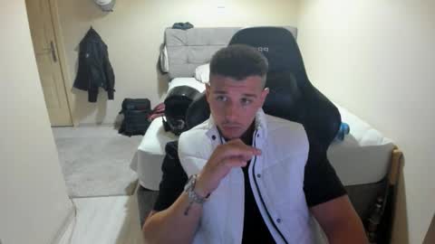 Snapshot of ulxer chatting on 09/27/25, 07:30 hi im mike tyson - online show from 09/27/25, 07:30