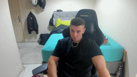 Snapshot of ulxer chatting on 10/04/25, 07:56 hi im mike tyson - online show from 10/04/25, 07:56