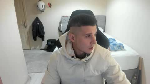 Snapshot of ulxer chatting on 10/25/25, 08:58 hi im mike tyson - online show from 10/25/25, 08:58