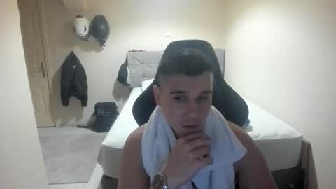 Snapshot of ulxer chatting on 10/29/25, 05:47 hi im mike tyson - online show from 10/29/25, 05:47