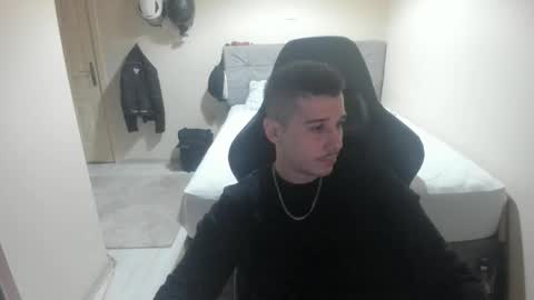 Snapshot of ulxer chatting on 11/07/25, 07:58 hi im mike tyson - online show from 11/07/25, 07:58