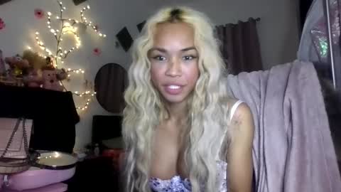 Snapshot of umdonut chatting on 12/21/25, 05:14 umdonut online show from 12/21/25, 05:14