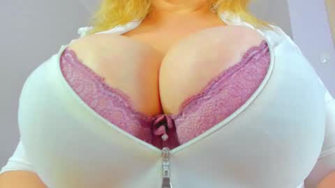 Snapshot of umnizza7777 chatting on 02/13/26, 09:38 umnizza7777 online show from 02/13/26, 09:38