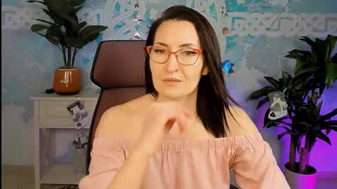 UnaTera online show from 12/21/25, 09:16