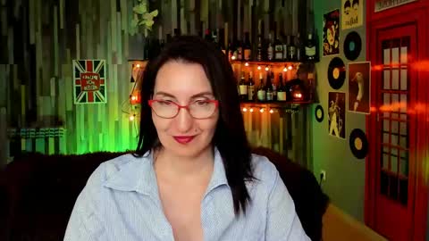Snapshot of unatera chatting on 04/20/26, 06:16 UnaTera online show from 04/20/26, 06:16