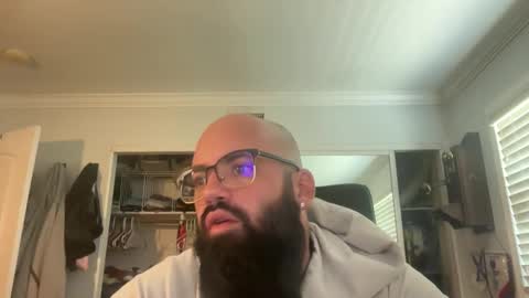 Snapshot of uncutbeard129840 chatting on 10/16/25, 04:52 uncutbeard129840 online show from 10/16/25, 04:52