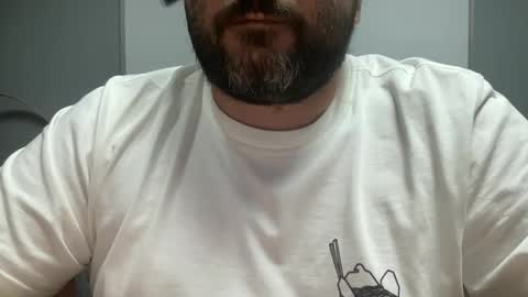 Snapshot of uncutdude321 chatting on 09/23/25, 01:36 uncutdude321 online show from 09/23/25, 01:36