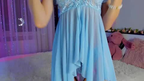 Snapshot of under_the_skin chatting on 12/01/24, 04:29 Under The Skin online show from 12/01/24, 04:29