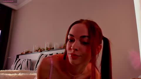 Snapshot of under_the_skin chatting on 02/24/25, 02:37 Under The Skin online show from 02/24/25, 02:37