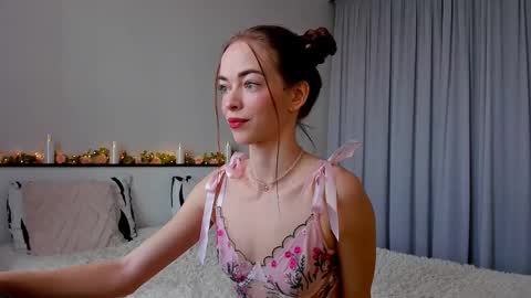 Snapshot of under_the_skin chatting on 02/28/26, 11:11 Under The Skin online show from 02/28/26, 11:11