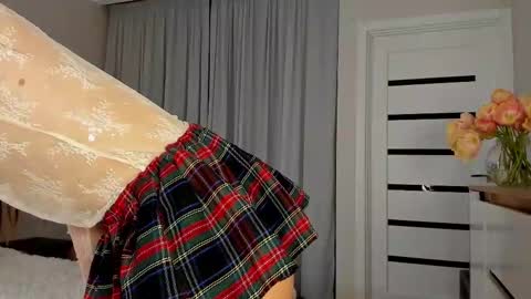 Snapshot of under_the_skin chatting on 03/12/26, 04:13 Under The Skin online show from 03/12/26, 04:13