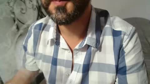 Snapshot of under_thedesk chatting on 10/14/25, 03:46 Giov online show from 10/14/25, 03:46