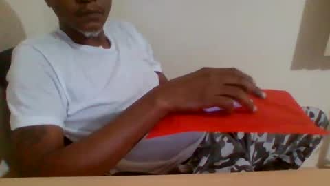 Snapshot of undrcvrlvr chatting on 05/19/26, 10:10 mrfck4lngr online show from 05/19/26, 10:10
