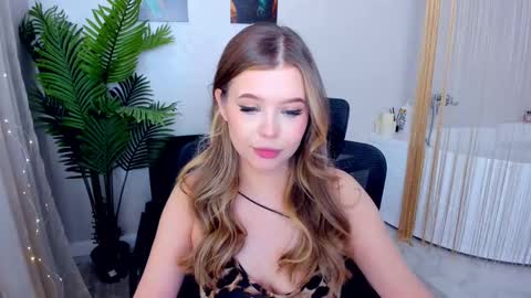 Snapshot of unforgettablalice chatting on 02/15/25, 02:44 Alice online show from 02/15/25, 02:44