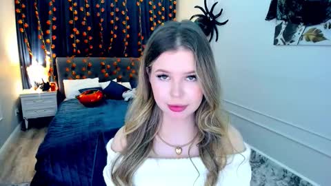 Snapshot of unforgettablalice chatting on 10/13/25, 07:47 Alice online show from 10/13/25, 07:47