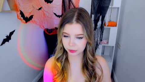 Snapshot of unforgettablalice chatting on 10/19/25, 11:33 Alice online show from 10/19/25, 11:33