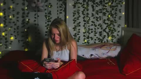 Im online every day 1700 GMT-4 online show from 10/20/25, 09:59