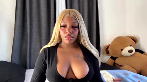 Snapshot of unholybaddie chatting on 12/21/25, 09:05 Unholybaddie online show from 12/21/25, 09:05