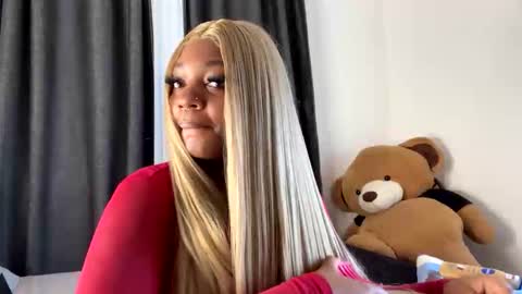 Snapshot of unholybaddie chatting on 12/23/25, 09:07 Unholybaddie online show from 12/23/25, 09:07