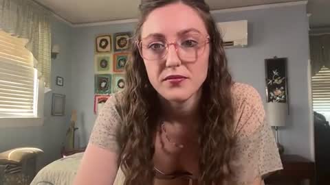 Snapshot of unicornfairy55 chatting on 06/14/26, 03:14 Lola Moonstone online show from 06/14/26, 03:14