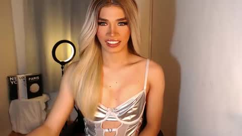 Miss Andrea online show from 09/15/25, 05:02