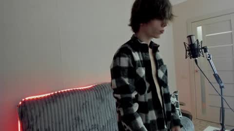 Snapshot of unitalex chatting on 12/04/24, 08:56 Alex online show from 12/04/24, 08:56