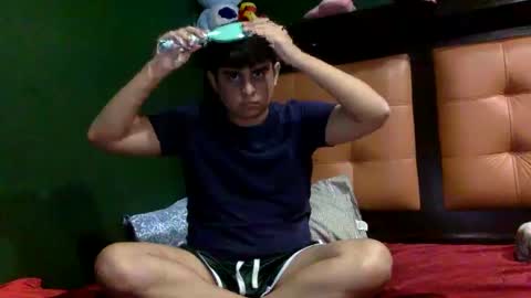 Snapshot of unlimitedfantasy chatting on 09/29/25, 01:33 Thiago online show from 09/29/25, 01:33