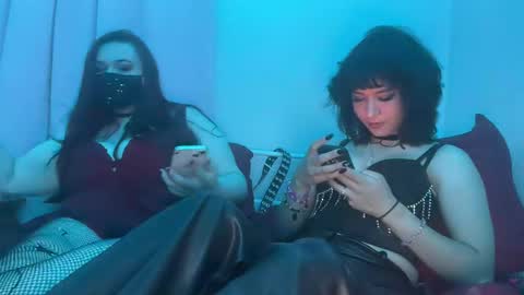 Snapshot of upaydahlia chatting on 10/04/25, 04:32 findom goddess dahlia  online show from 10/04/25, 04:32