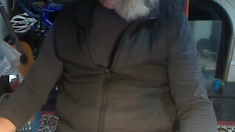 Snapshot of updownunder chatting on 06/04/26, 03:01 Freddie online show from 06/04/26, 03:01