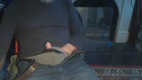 Snapshot of updownunder chatting on 06/12/26, 05:17 Freddie online show from 06/12/26, 05:17