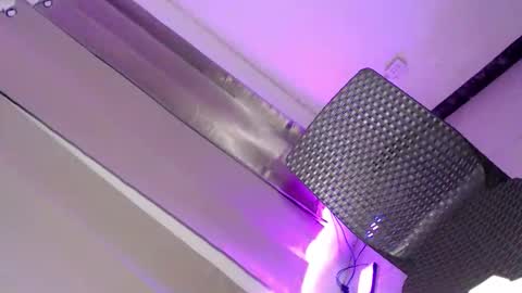 ur_caroline18 online show from 10/04/25, 11:41