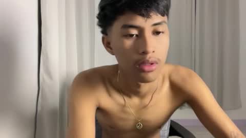 Snapshot of ur_fuckerbttm chatting on 10/26/25, 01:17 ur_fuckerbttm online show from 10/26/25, 01:17