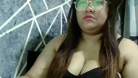 Snapshot of ur_pinay chatting on 12/19/24, 06:56 Rose --- online show from 12/19/24, 06:56