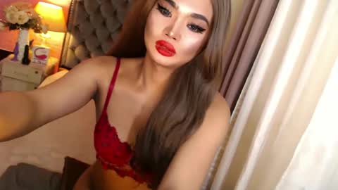 Snapshot of ur_sassygirl chatting on 02/27/25, 07:04 Kath online show from 02/27/25, 07:04