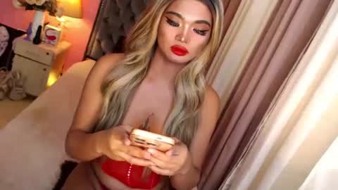 Snapshot of ur_sassygirl chatting on 03/06/25, 07:54 Kath online show from 03/06/25, 07:54