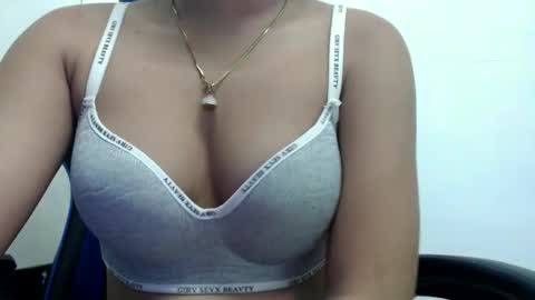 ur_small_girl online show from 10/13/25, 06:13